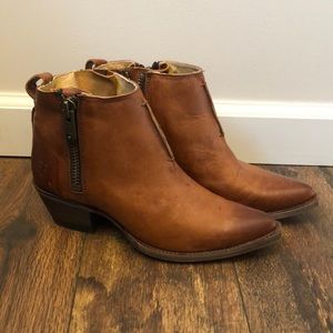 Like New - Size 8 - Frye Sacha Moto Shortie Boot in Congnac